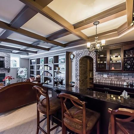 Grace Guest House Уайт Рок Екстериор снимка