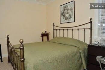 Grace Guest House Уайт Рок Екстериор снимка